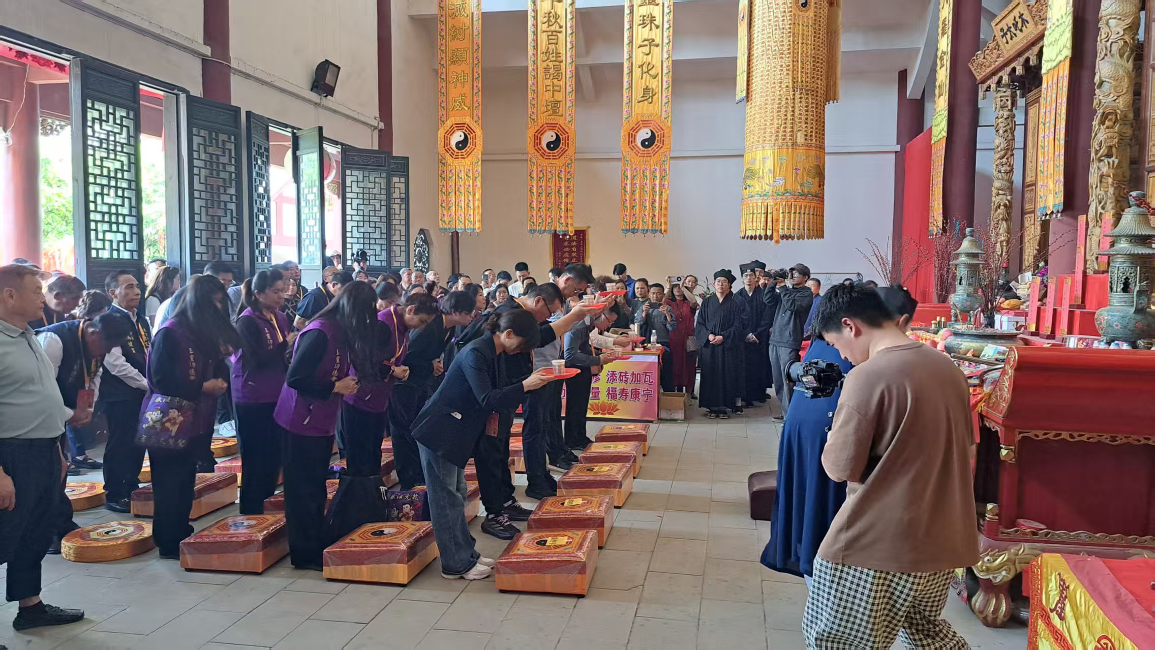 4月10日，農曆3月13日，是哪吒顯化日，台灣宮廟代表到四川江油祖廟參拜。圖/宋秉忠攝
