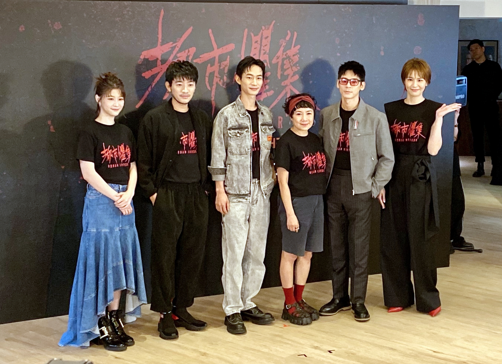 《都市懼集》以沒有鬼的恐怖片發想，今（26日）演員江宜蓉（左起）曾少宗、黃河、謝麗金、林柏宏、曾沛慈共同出席宣傳。圖/田瑜萍攝