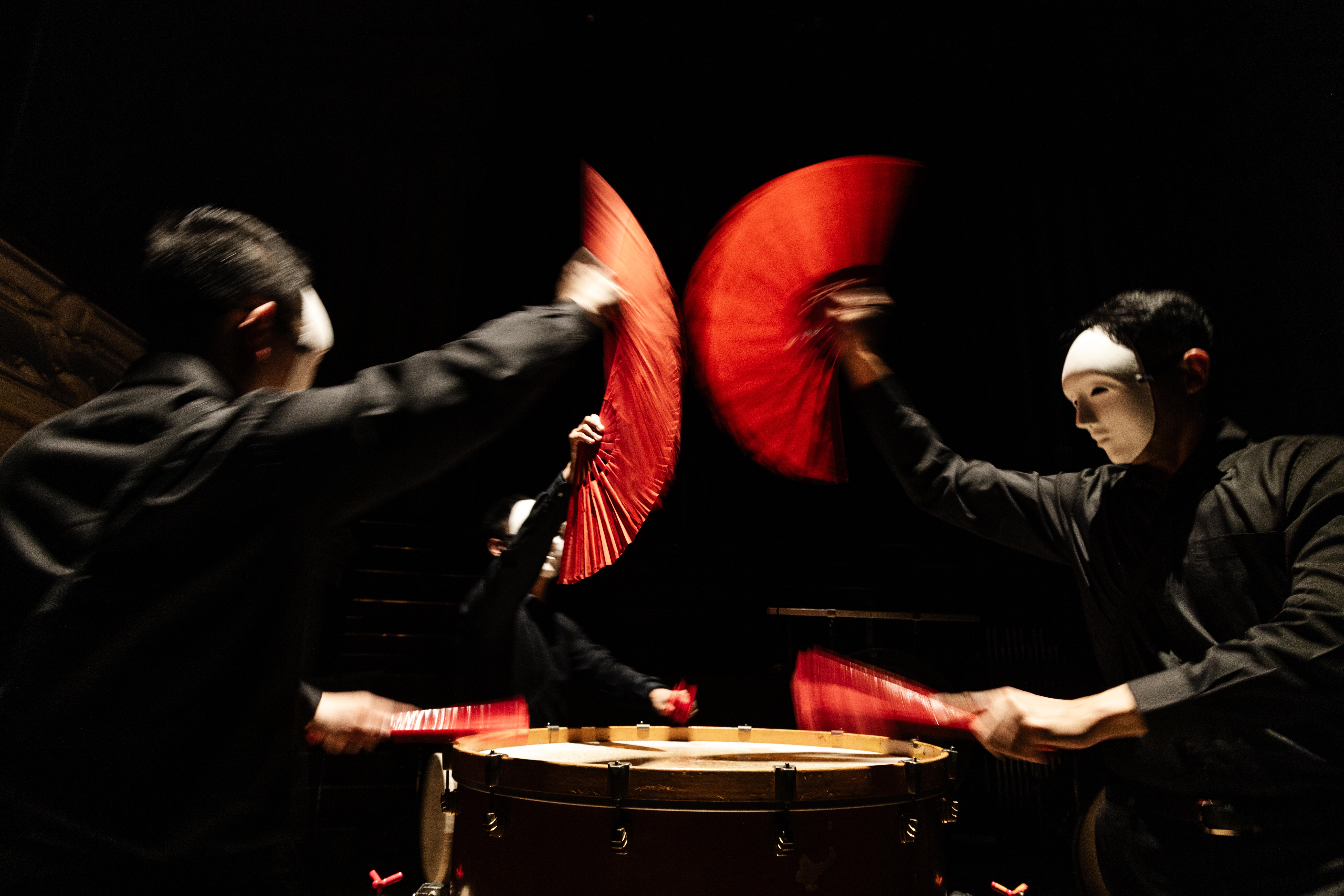 朱宗慶打擊樂團這次演往巴黎演出，將透過3首國人作品，張瓊櫻的〈射日〉、盧煥韋的〈探〉，以及高瀚諺的〈菜市仔〉，讓法國的觀眾體驗台灣文化之美。圖/朱宗慶打擊樂團提供