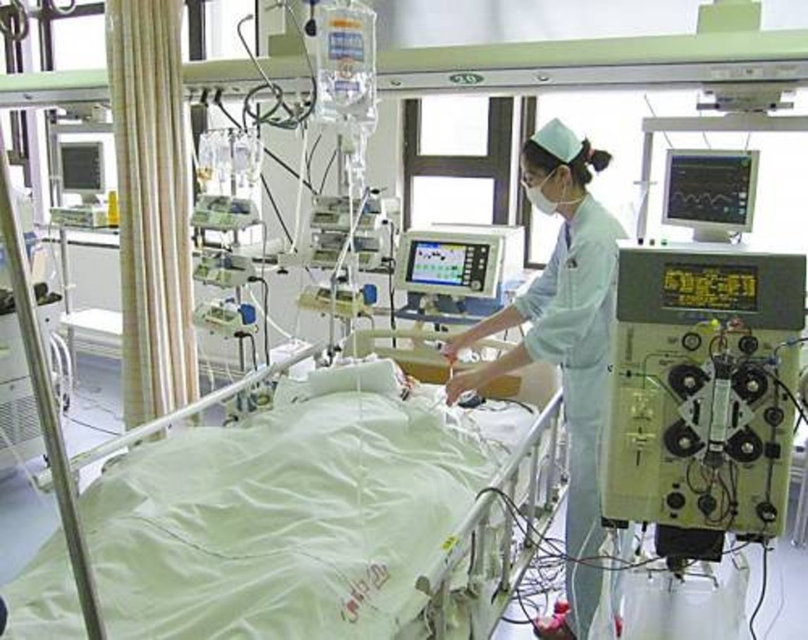 做過12年醫生的羅點點認為，許多末期病患插滿管子「工業化」地死去，是非常痛苦的過程。圖/取自新華網