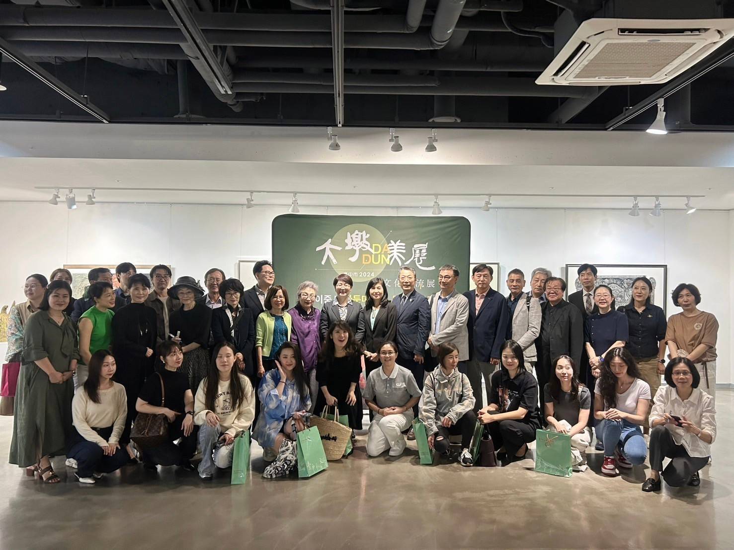 台中大墩美展首次前往韓國首爾展出。 圖/取自台中市文化局