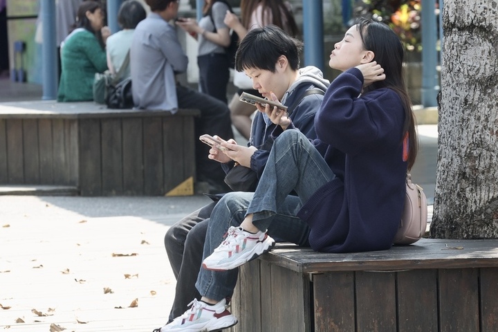 周四前天氣暐定溫暖，適合出門走走。圖/取自中央社