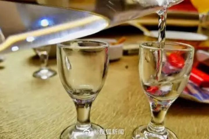 河南省將實施公職人員24小時禁酒令？被證實是自媒體過度解讀。圖/取自搜狐新聞微博