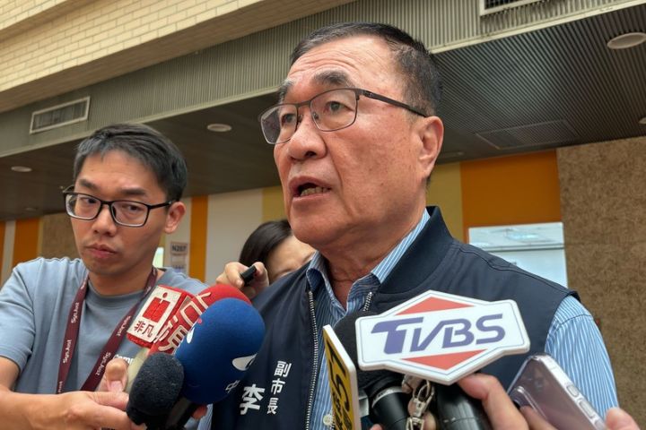 輝達台灣總部興建因用地取得問題卡關，台北市副市長李四川（右）8日受訪表示，已提出北士科T12基地給輝達帶回研究，市府願協助也有把握整合周邊私有地。 圖/中央社