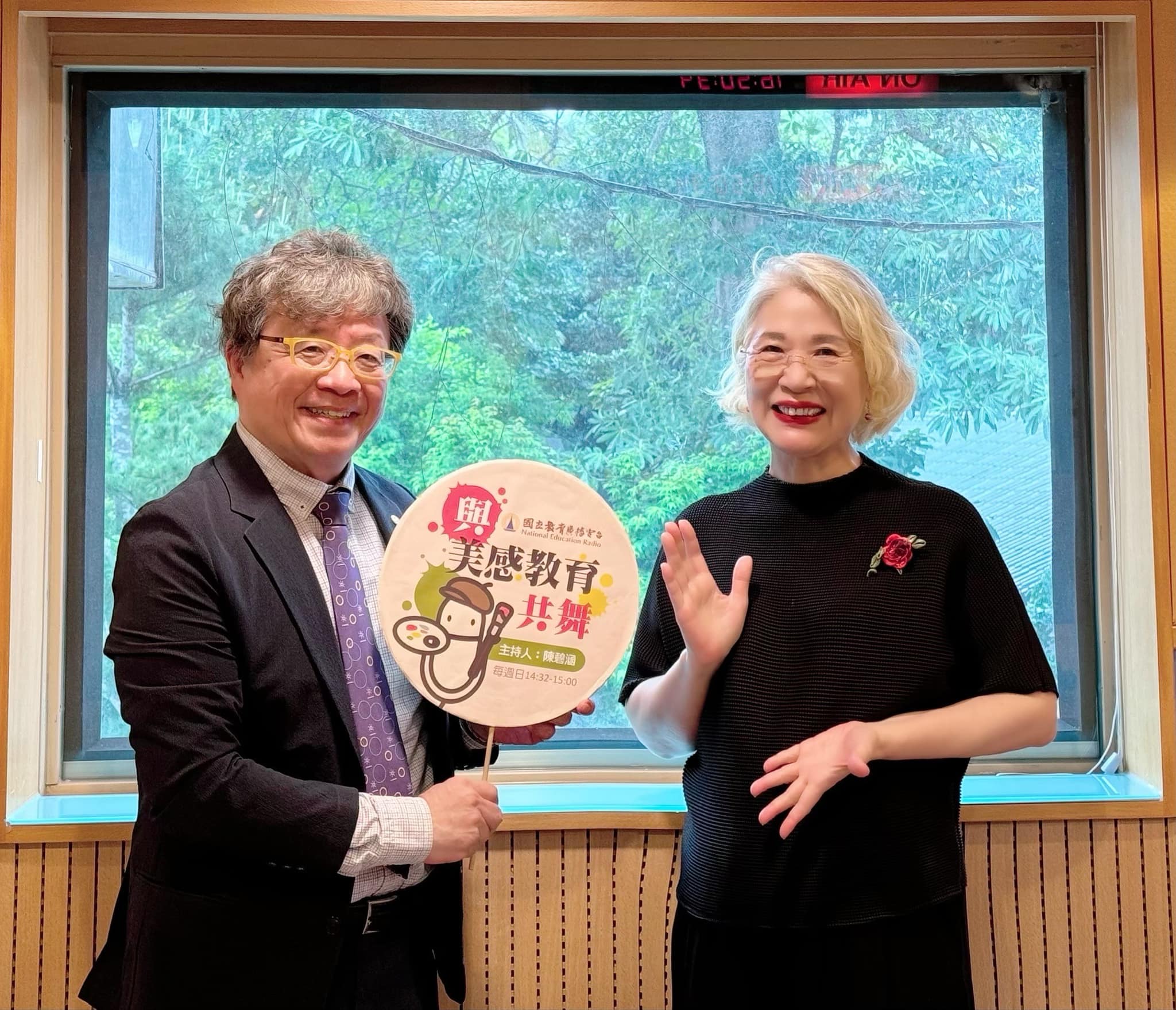 陳文聲認為音樂可以美化人生，只要一起唱唱歌，日子就馬上美起來了。圖/取自與美感教育共舞臉書