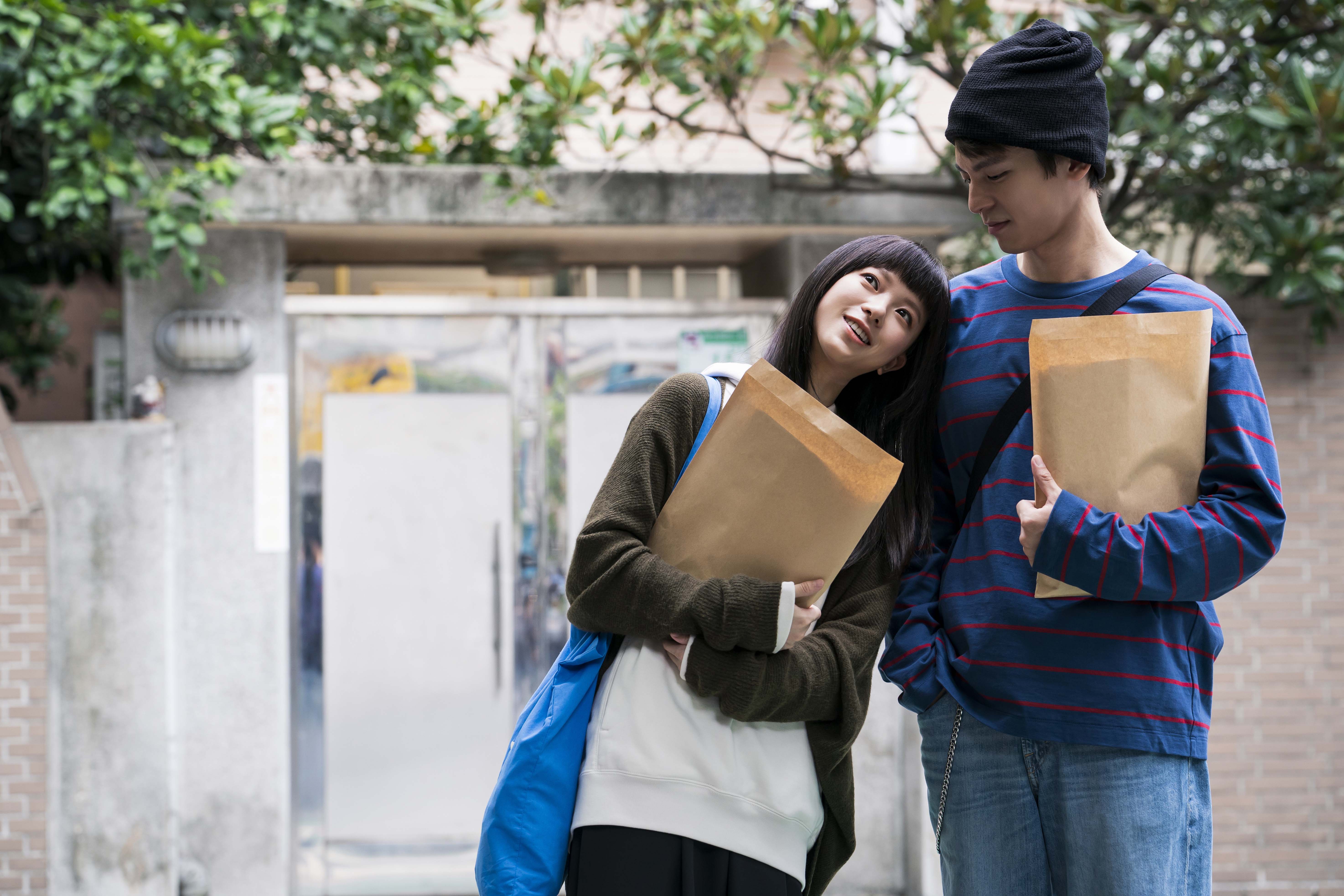 《愛的噩夢》項婕如（左）與林柏宏有許多親密互動。圖/華映娛樂提供