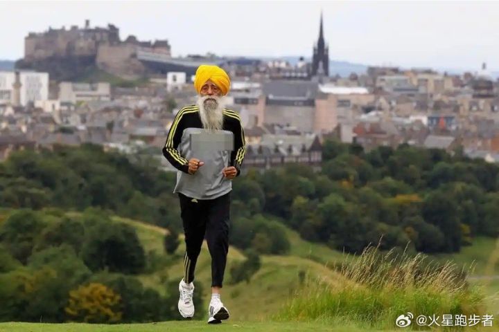 來自印度的福賈·辛赫（Fauja Singh）是全世界公認最年長的馬拉松選手，享年114歲。圖/取自火星跑步者微博
