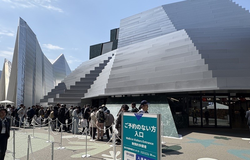 2025年世界博覽會TECH WORLD館14日公告無預約參觀者需要在外排隊等候60分鐘。圖/中央社