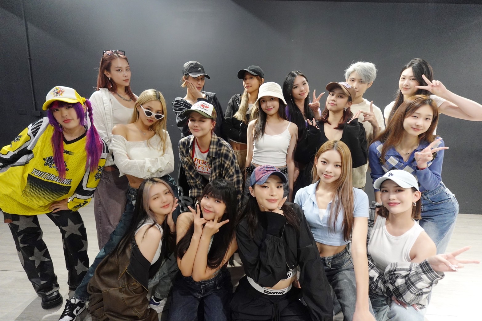 女團babyMINT、HUR+在《未來少女》賽後限定合體，日前團練時無預警開直播，讓粉絲又驚又喜。圖/華研國際提供