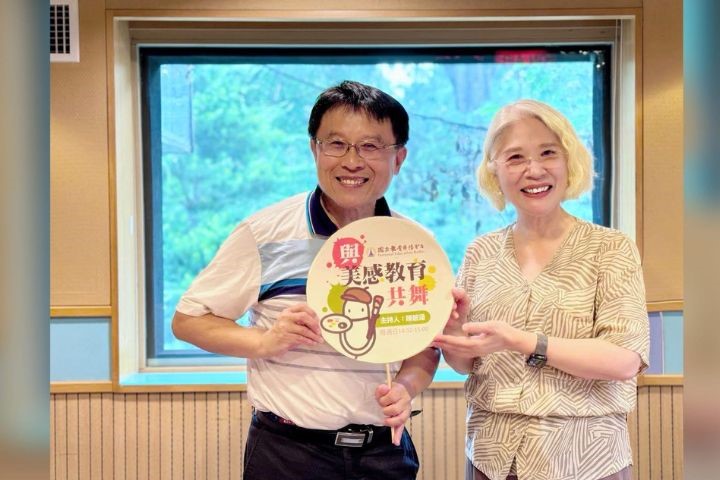 教育電台由陳碧涵博士主持的「與美感教育共舞」節目專訪清華大學核子工程與科學研究所特聘教授梁正宏（左）。圖/取自陳碧涵臉書