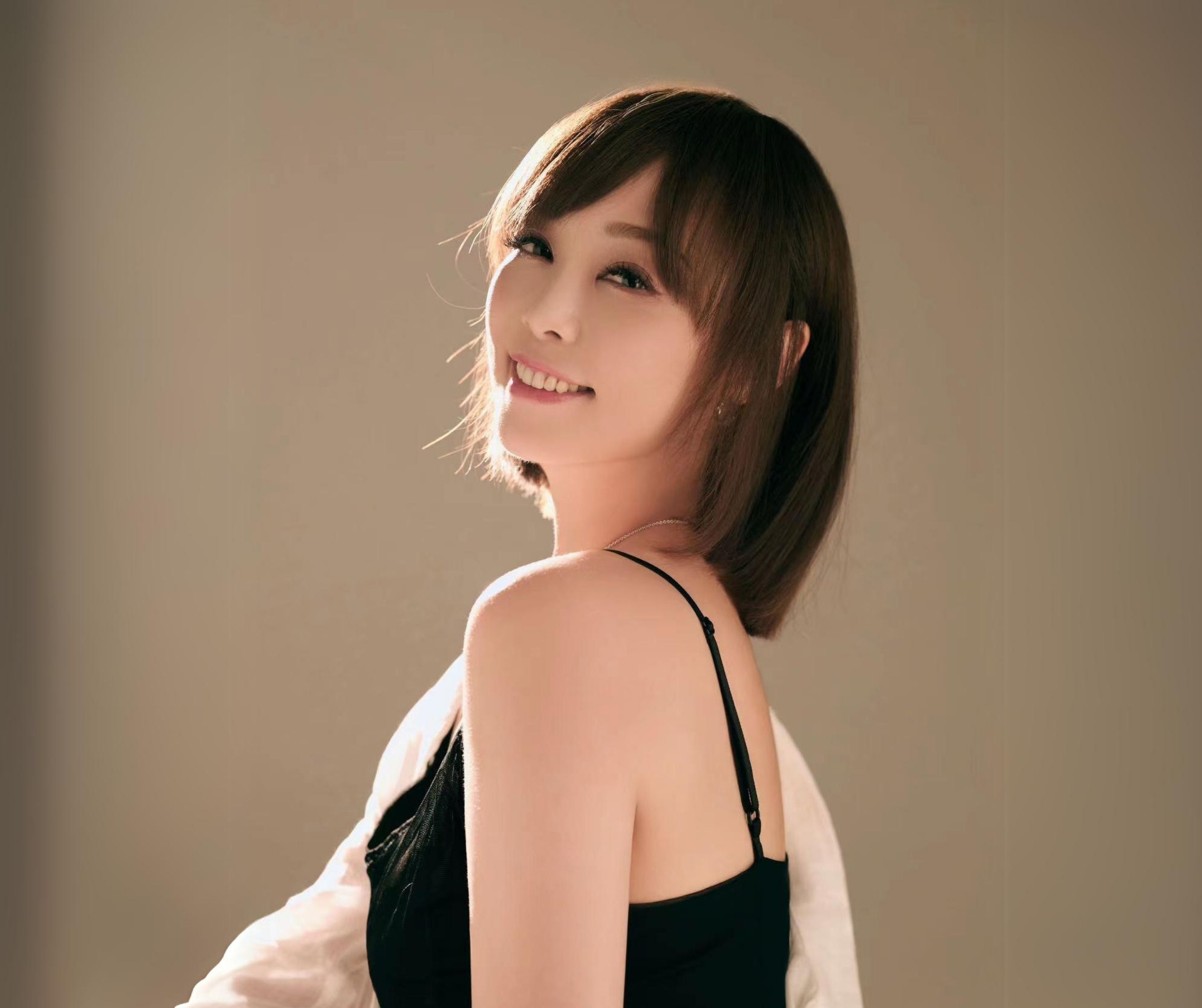 小蜜桃姐姐回來了！推出新歌〈娘親開心就好〉。圖/上海瑀寶文化傳播有限公司提供