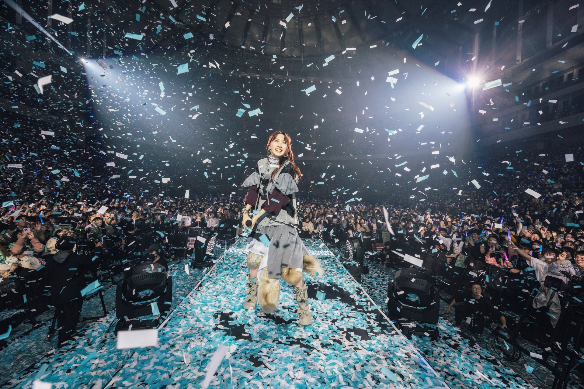 日本當紅雙人組合YOASOBI 今（9日）續登台北小巨蛋，進行「超現實」演唱會台北場第二天演出。圖/好玩國際文化提供
