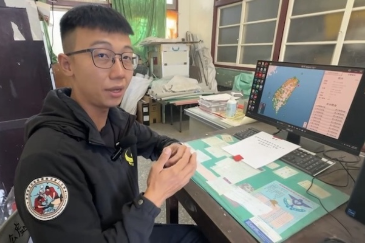 屏東竹田鄉履豐村青年邱建鈞（圖）將水電專長結合科技，架設地震廣播系統，讓村民能提早預警避難。圖/民眾提供、中央社