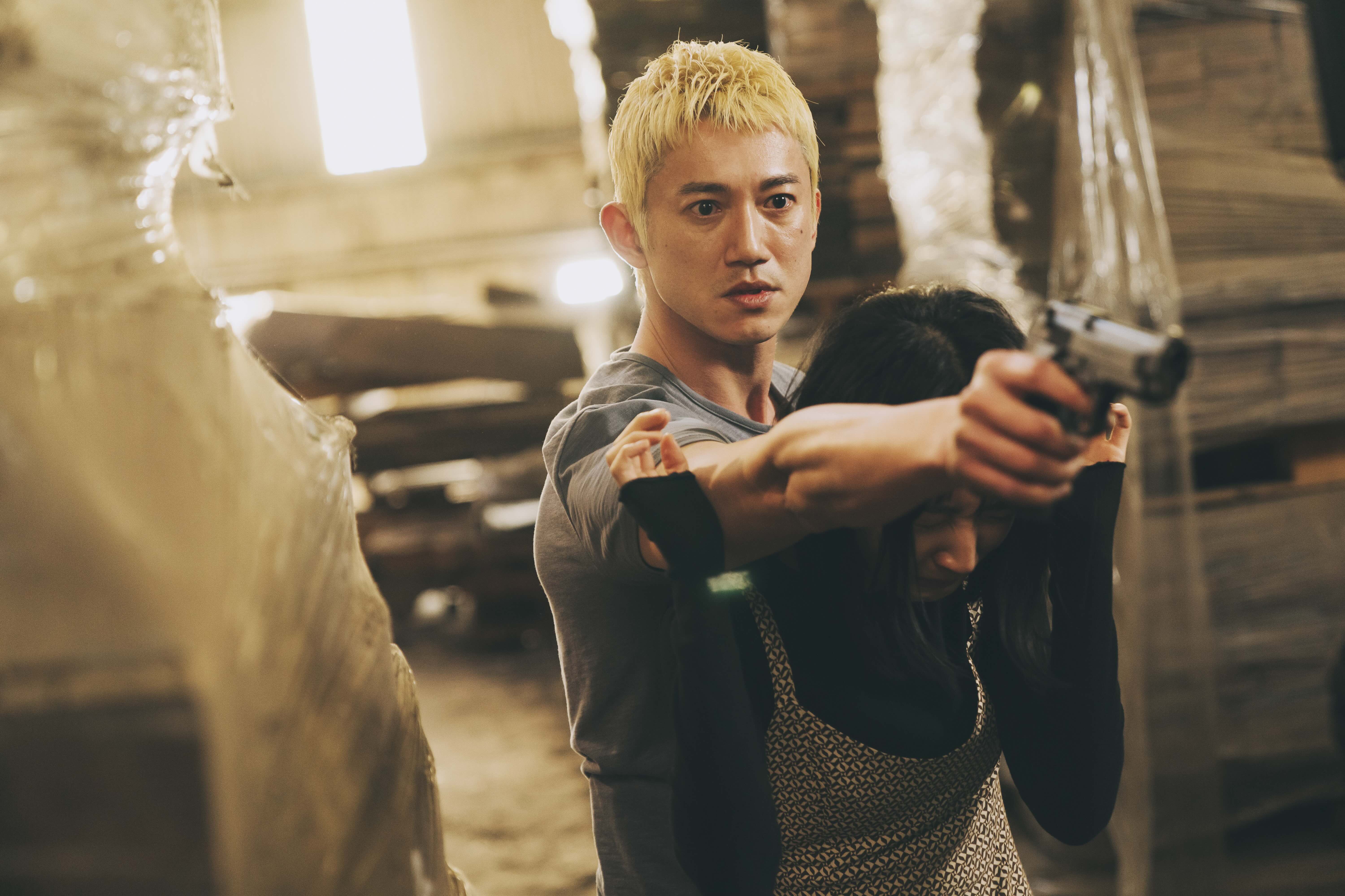 由影帝吳慷仁主演的《塑膠花》，講述更生人大叔與李沐飾演的富家千金，如何意外成為亡命鴛鴦，又在笑鬧之中梳理出背後不為人知的神祕真相。圖/台北電影節提供