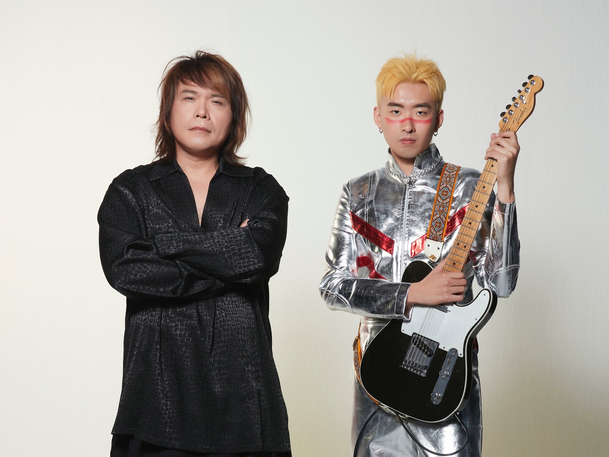 伍佰為《成功之路》搖滾歌劇重啟巡演，啟用「荷爾蒙少年」主唱詹詠安（右）擔任主角大A。圖/月光音樂提供