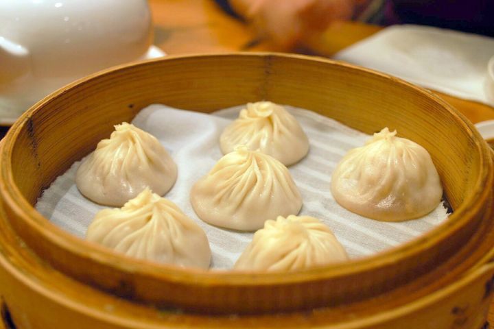 以18褶小籠包聞名的餐飲品牌鼎泰豐，在美國鼎泰豐營收屢創新高。圖/取自鼎泰豐官網