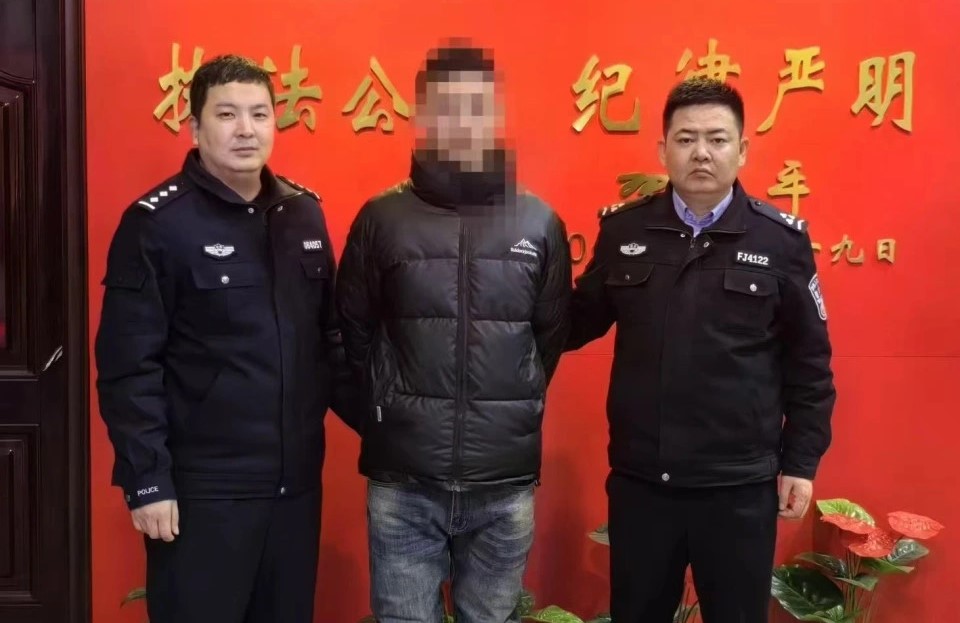 康某交代當晚連續闖入兩家店鋪，因未找到高價物品，心生不滿，便寫下字條發洩情緒。圖/酒泉市公安局提供