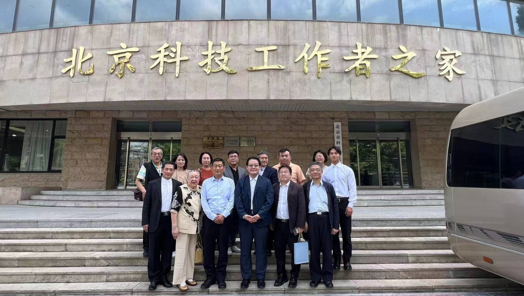 台灣科技產業協會代表團近日參訪北京市科學技術協會，並與中關村產業技術聯盟聯合會簽訂合作備忘錄，共建京台青年科技工作者聯席會議機制，加大兩岸科研交流。圖/王誌羽攝影