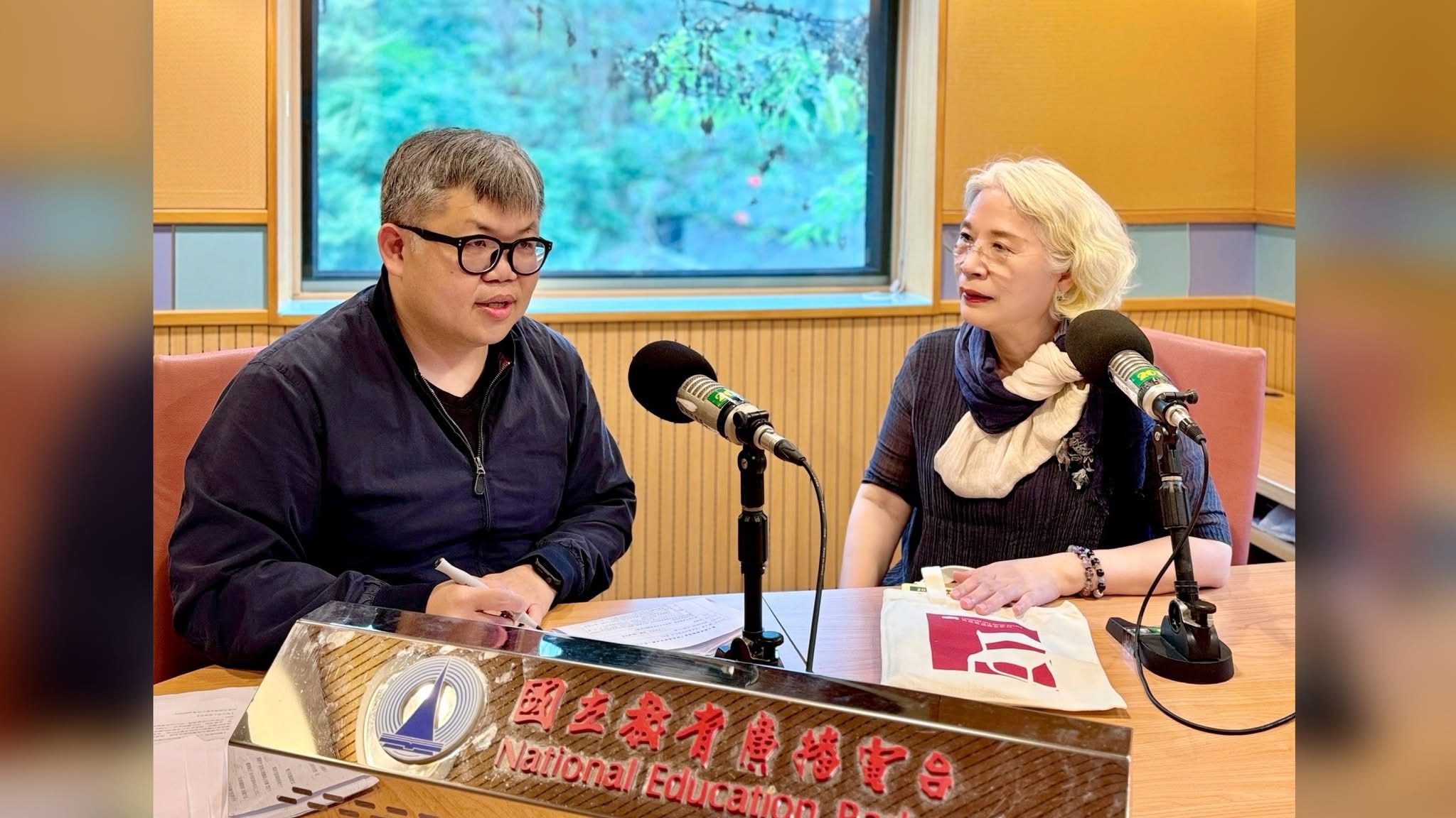 教育電台由陳碧涵博士主持的「與美感教育共舞」節目專訪寶藏巖國際藝術村營運部總監張玉漢博士。圖/取自陳碧涵臉書