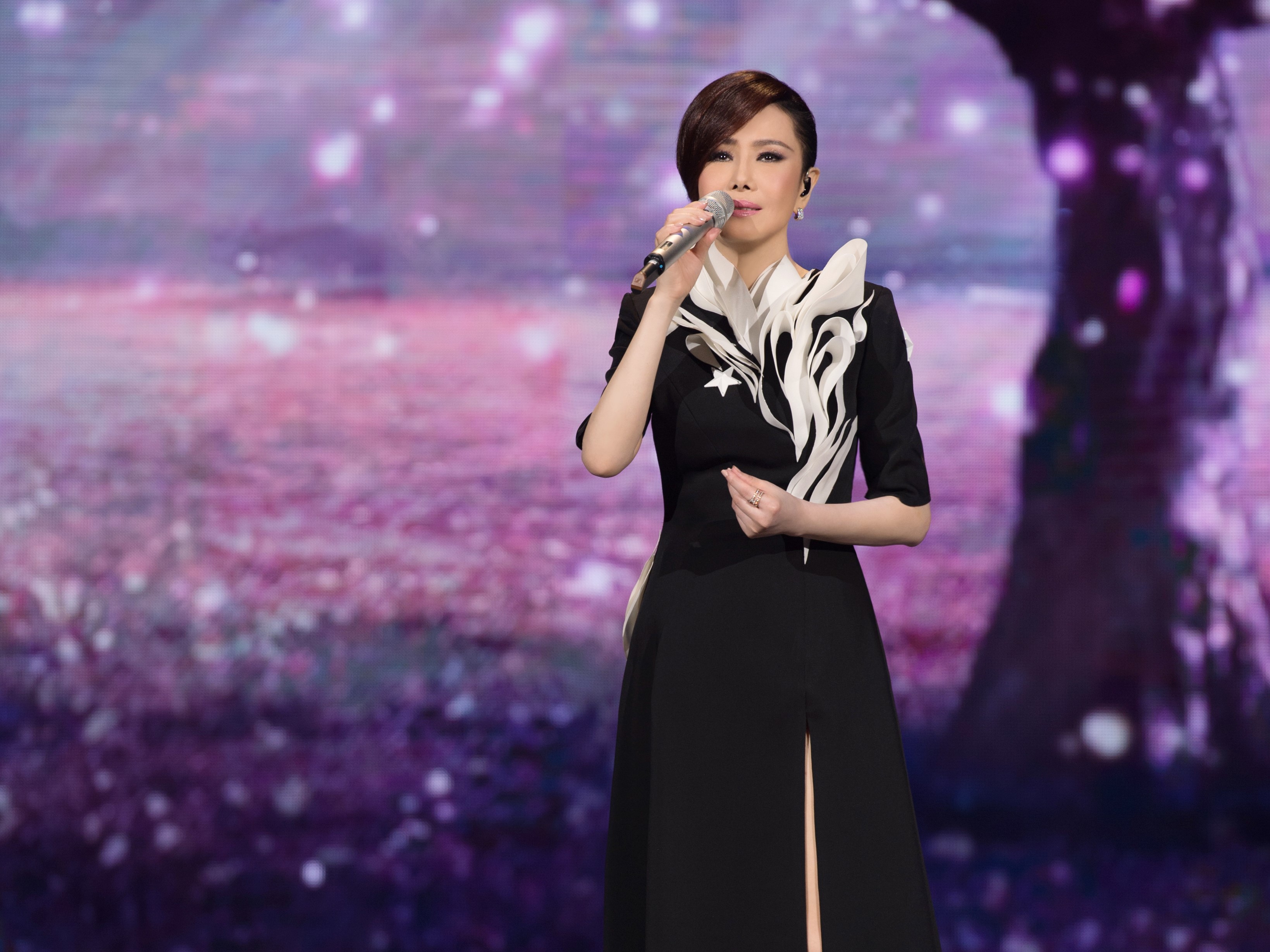 時隔10年，二姐江蕙重回舞台舉辦北高雙蛋共計20場演出，共計有260多萬人登記抽選。圖/寬宏藝術提供