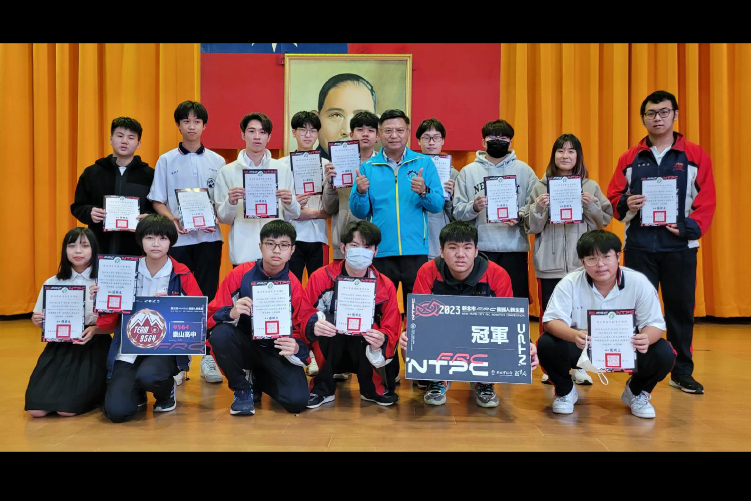 泰山高中學制多元，學校設有普通科、電子科、電機科、機械科、汽車科、體育班，是一所歷史悠久優質的高校。近年來，在全國工業類科學生技藝競賽屢屢獲得金手獎殊榮，其中機器人、機器手臂技術、汽車噴漆項目更勇奪前三名、成績斐然。