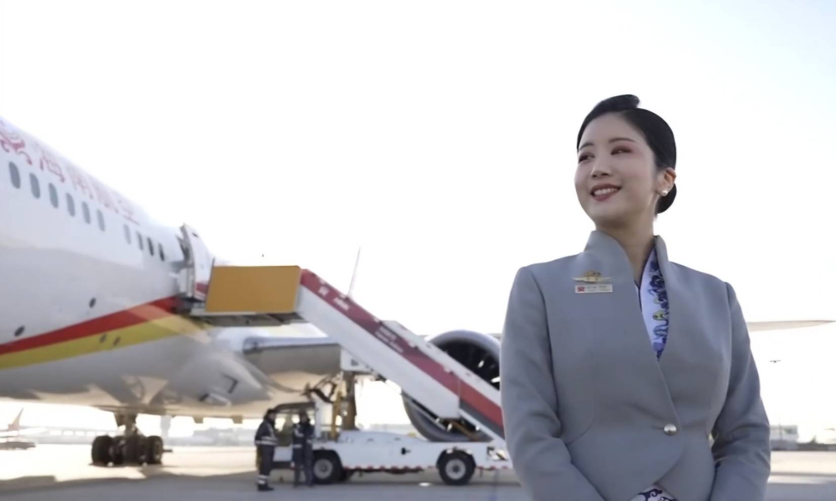  來自台灣的海南航空空服員莊晅，2019年赴陸發展後至今在海航服務5年，她覺得自己找到歸屬感與自我的實現。圖／取自中新網視頻
