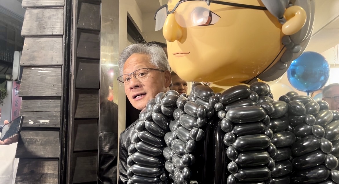 喜相逢麵館為歡迎黃仁勳，做了精心的準備。圖/取臉書「貓大爺粉絲團」