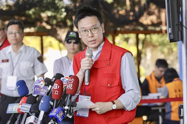 國安會副秘書長林飛帆被爆料今日將前往國防大學，向學生與學官發表專題演說，有網友在臉書粉專靠北長官匿名貼文「找一個替代役來教一群職軍如何保衛國家」，引發討論。圖/取自林飛帆臉書