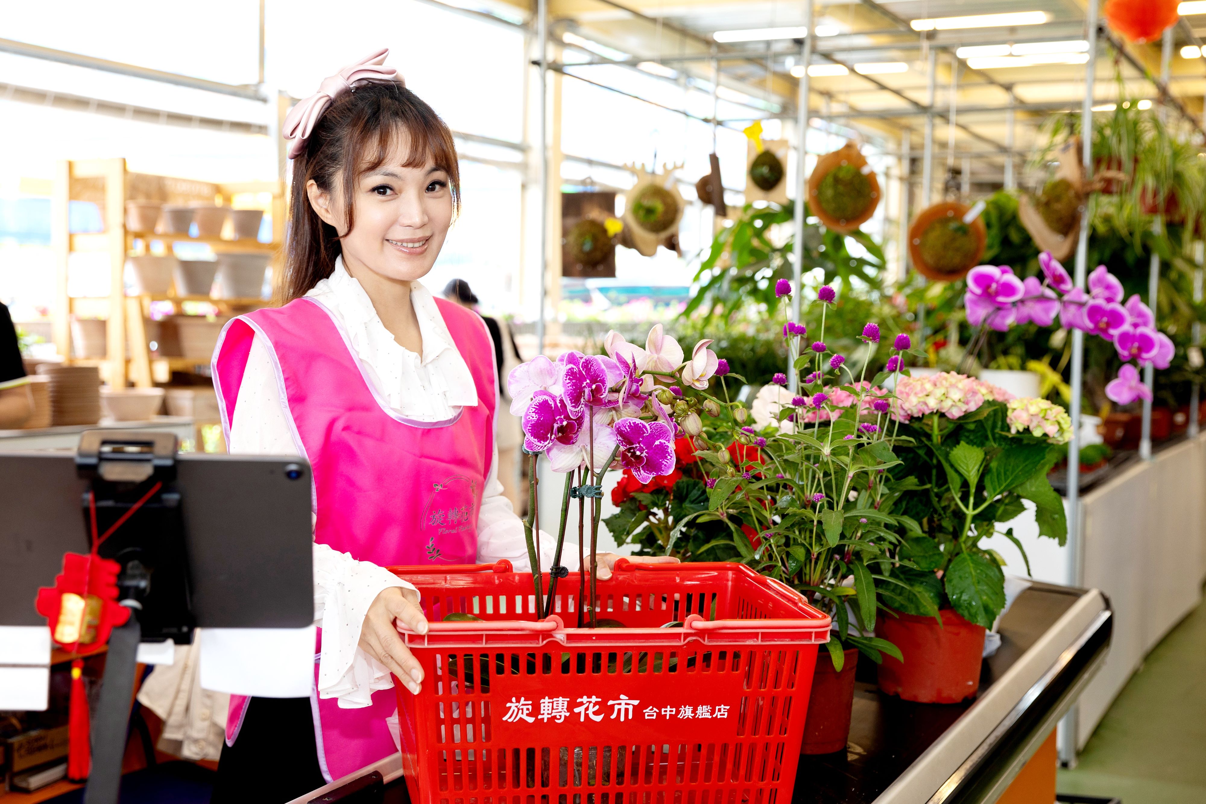 小芭比回歸家庭，選擇當台中旋轉花市的CEO。圖/旋轉花市提供