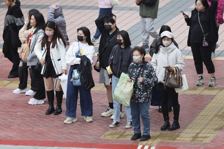 各地濕度降低氣溫回升。圖/取自中央社