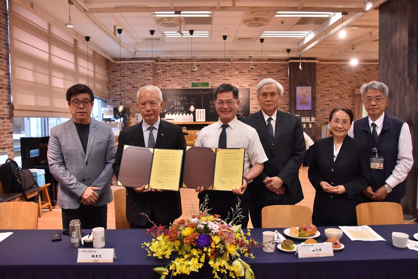 慈濟大學與頂新國際集團正式簽署合作備忘錄。圖/慈濟科大提供